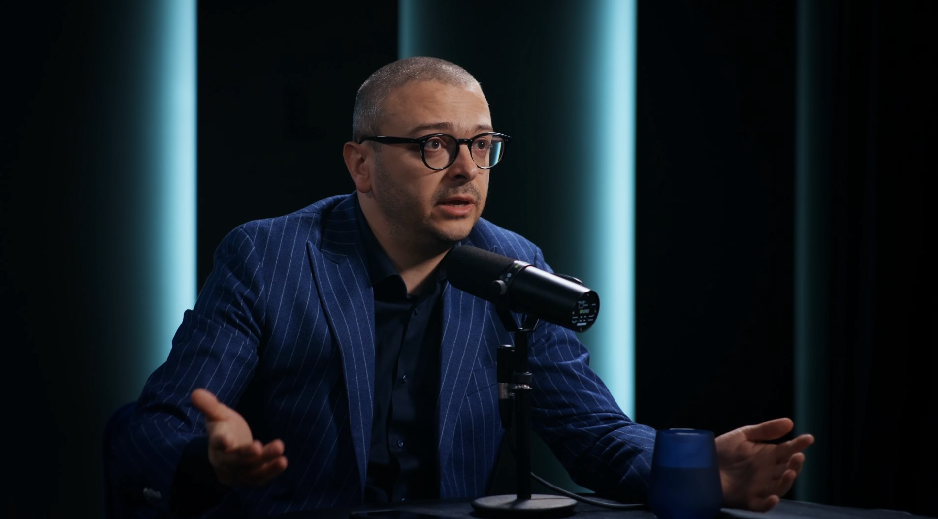 Vorbitorul webinarului despre inteligența artificială